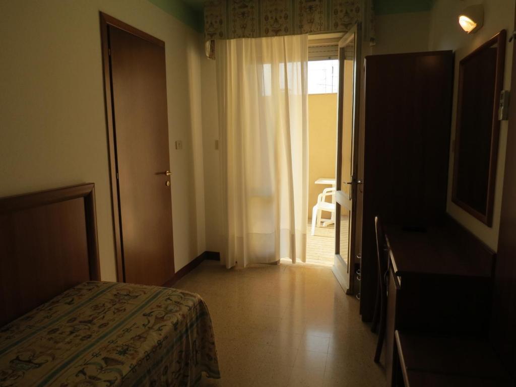 Quali sono i migliori hotel vicino a Santuario della Madonna dell'Angelo? *
