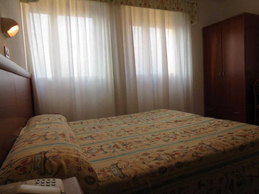 Quali sono i migliori hotel vicino a Santuario della Madonna dell'Angelo? *